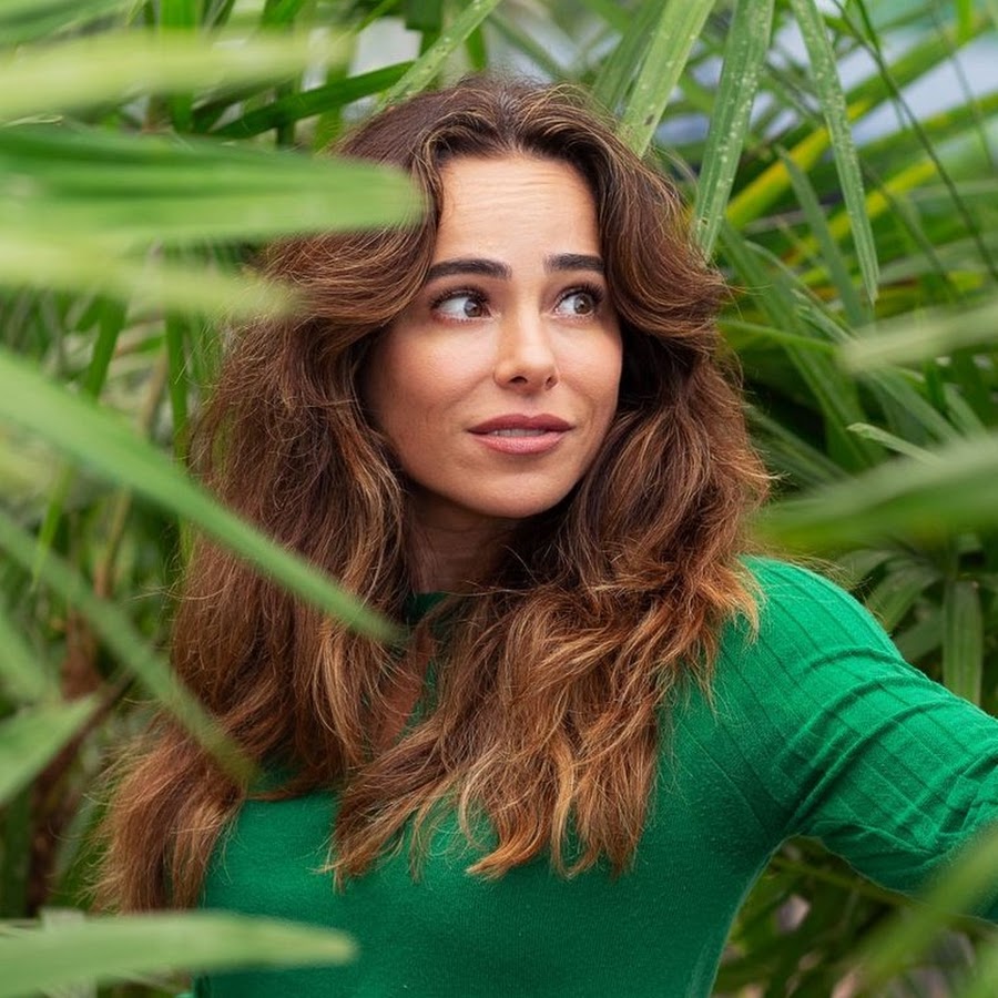 Cássia Linhares em casa